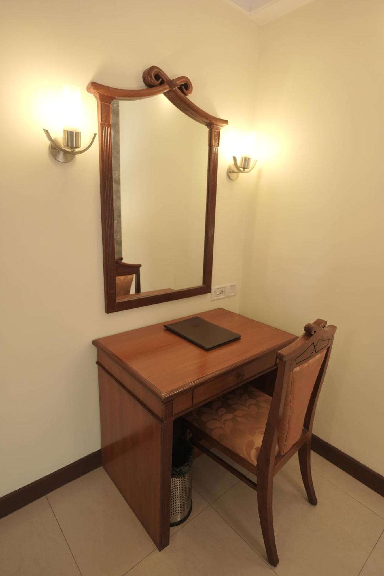 Maurya Rajadhani Thiruvananthapuram Bagian luar foto