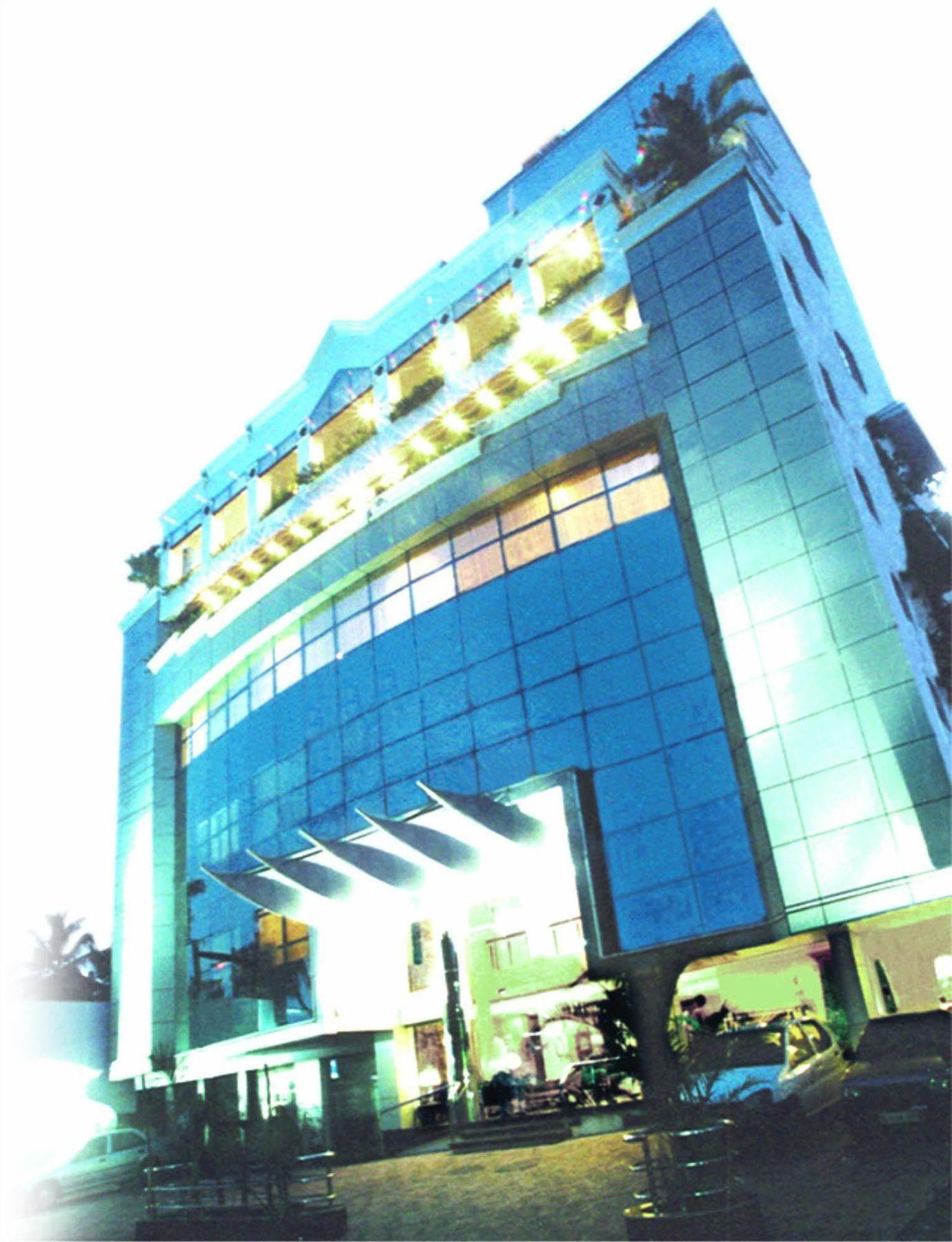 Maurya Rajadhani Thiruvananthapuram Bagian luar foto